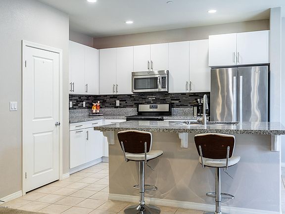 3rd image of 305 Encanto Ln