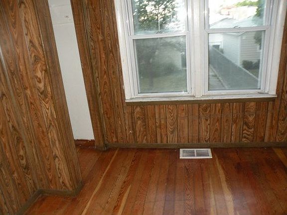 5th image of 2511 S 58th Ave