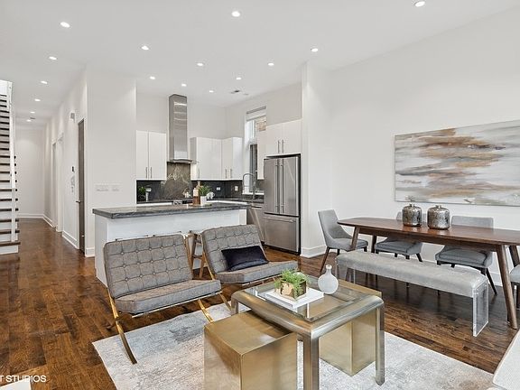 2nd image of 1076 N Marshfield Ave #3