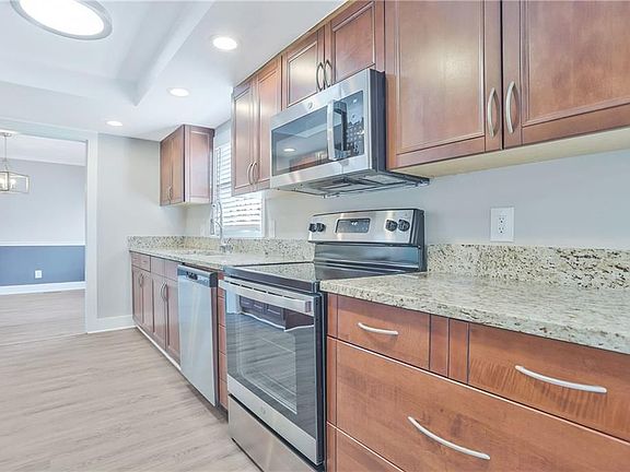 5th image of 3997 Devonshire Dr