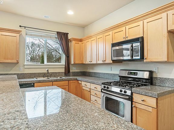 5th image of 238 SE Highcreek Ln