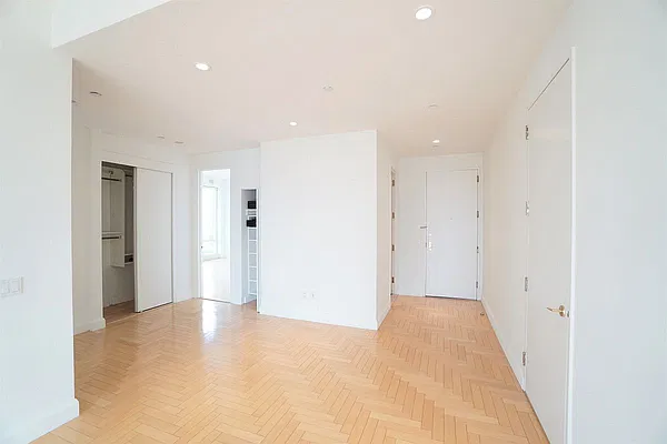 Rented by Renetta Real Estate | media 30