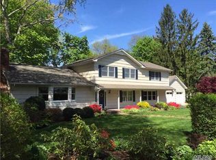12 Blinkerlight Rd, Stony Brook, NY 11790