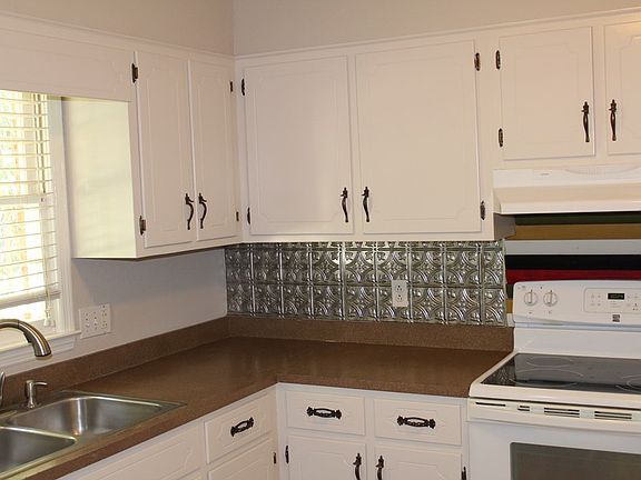 3rd image of 13 Bracken Dr