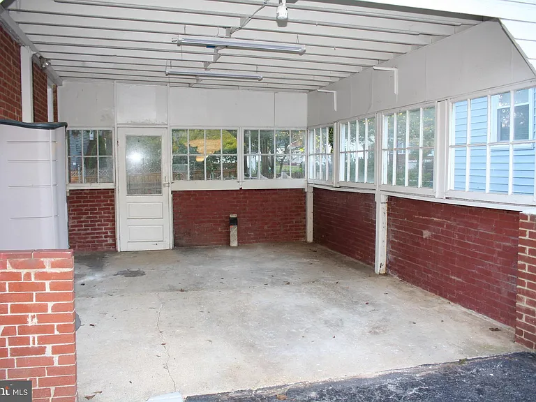 3718 Hill St — Photo 11