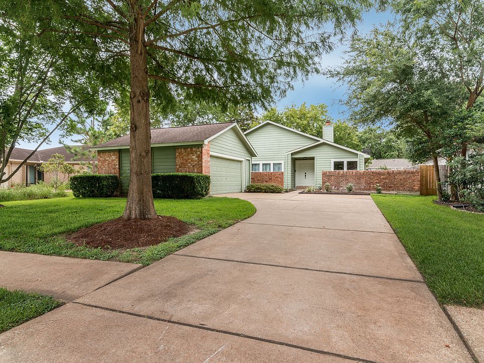 1st image of 15218 Stradbrook Dr