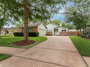 15218 Stradbrook Dr, Houston, TX 77062