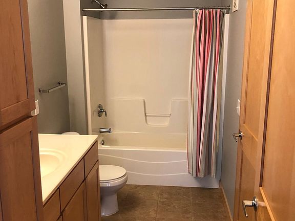 5th image of 630 Main St N APT 212