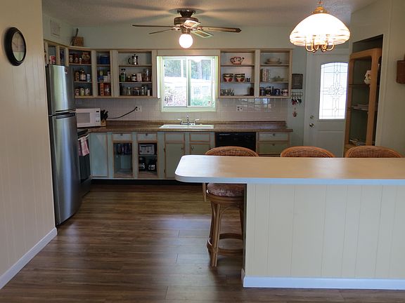 Kitchen with breakfast bar