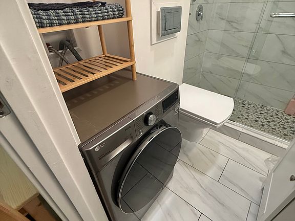 5th image of 40 Westminster Ave APT 7
