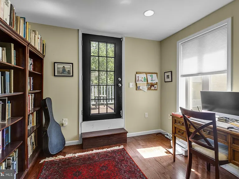1933 Parrish St — Photo 25