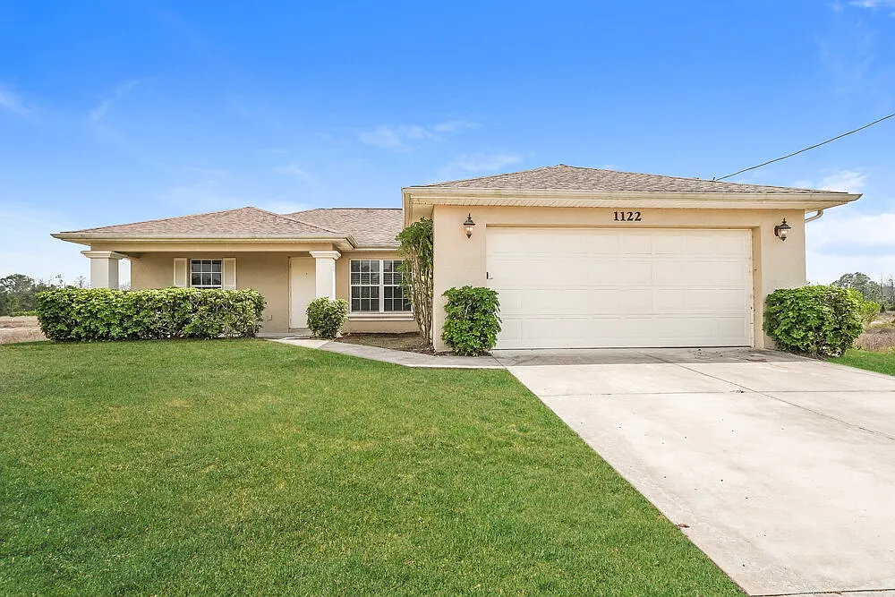 3 bed, 2.0 bath, 1408 sqft, $2,005 — Photo 1