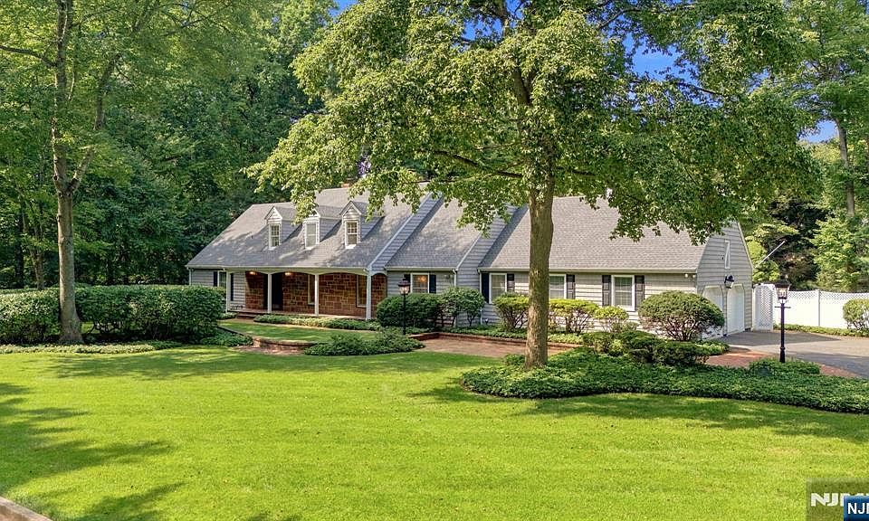 1st image of 29 Hickory Hl
