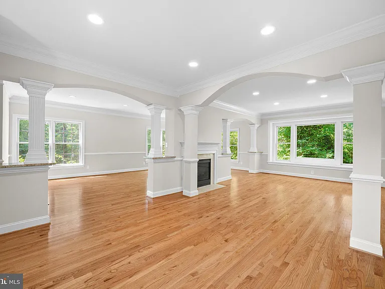 1310 Forestwood Dr — Photo 6