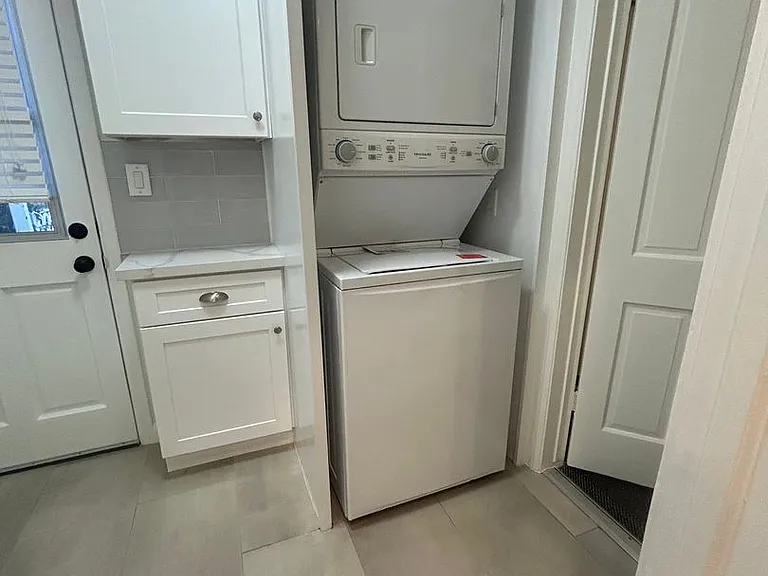 9750 Newman St — Photo 34