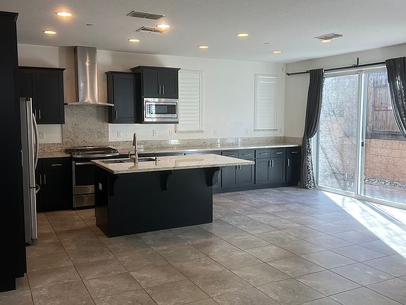 5th image of 1047 Bridlewood Dr