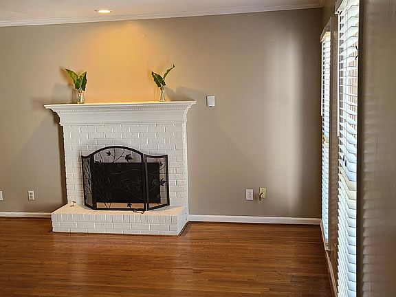 Living room - view from the front door