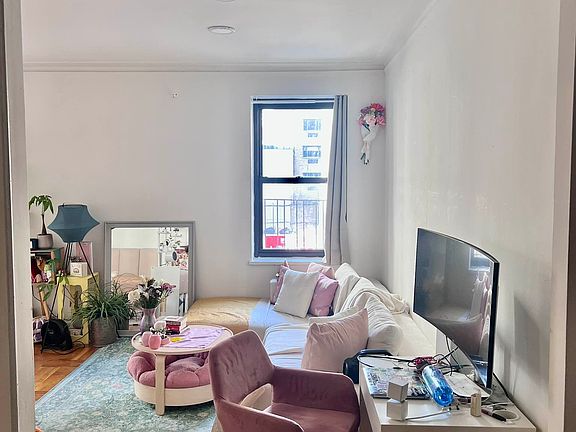 5th image of 208 E 28th St APT 2H