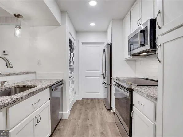 206 Tuxworth Cir, Decatur, GA 30033