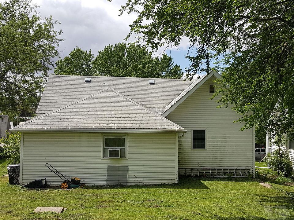 2nd image of 606 Elm St