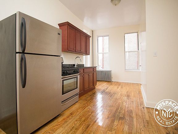 4th image of 942 Bergen St #2