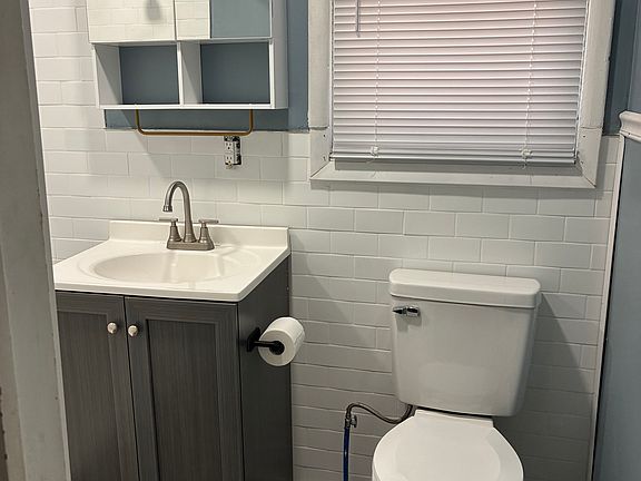 5th image of 1934 Seward Ave #2E