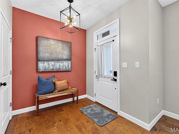4th image of 2022 Geyer Ave