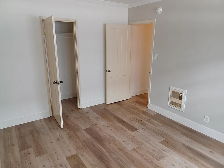 Right side bdrm, view into large closet and entry door.