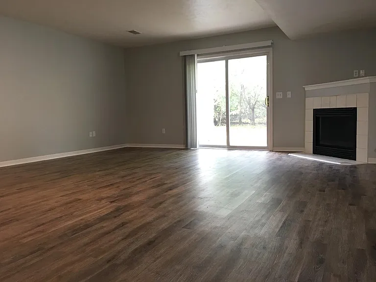 3329 Park Ridge Ln NE — Photo 7
