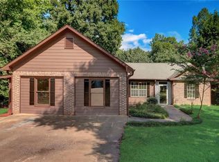 489 Cedar Ridge Dr, Winder, GA 30680