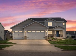 580 Foxfield Rd, Oregon, WI 53575