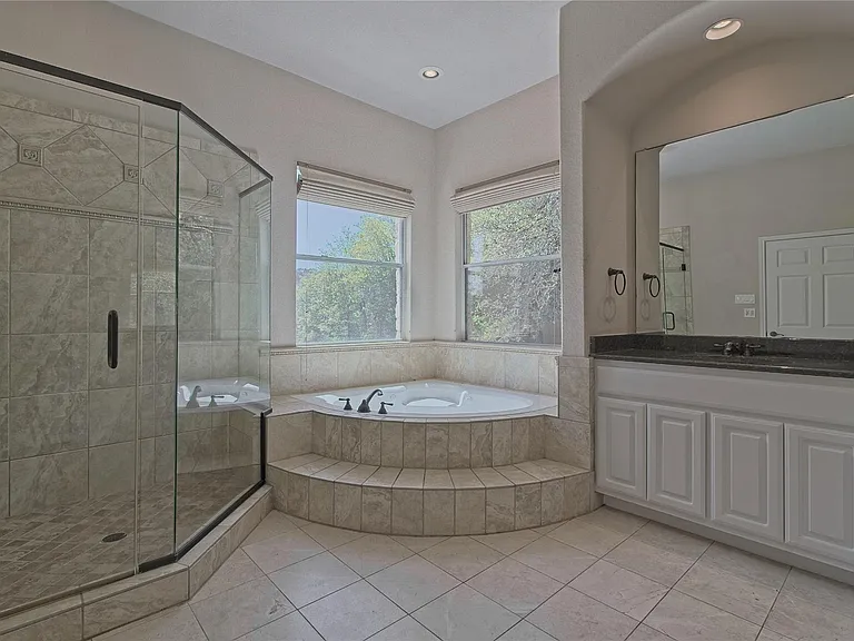 125 Waterford Ln — Photo 17