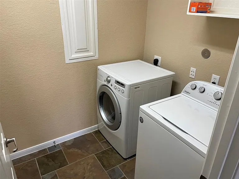 15 Innerwoods Pl — Photo 9