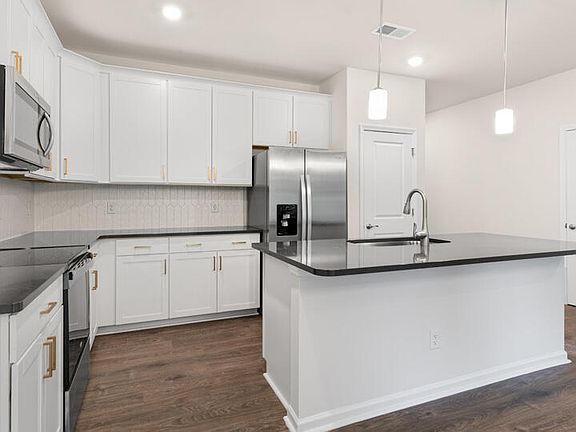 3rd image of 531 Banbury Lane