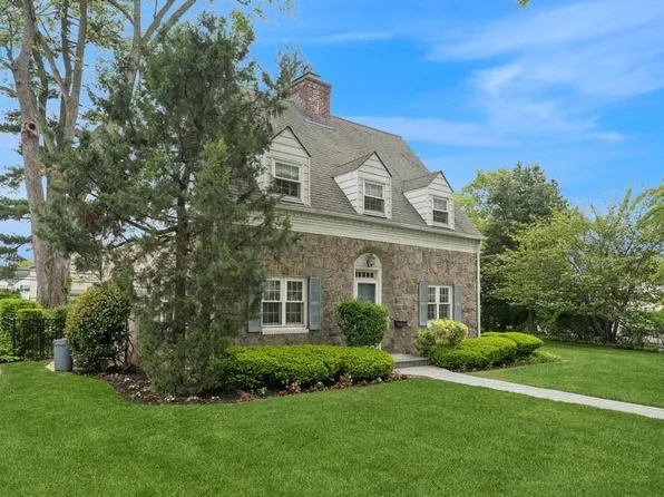 2 Wyatt Road, Garden City, NY 11530