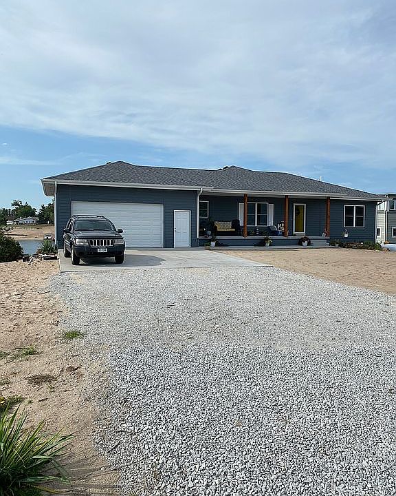 2nd image of 1082 Platteview Dr