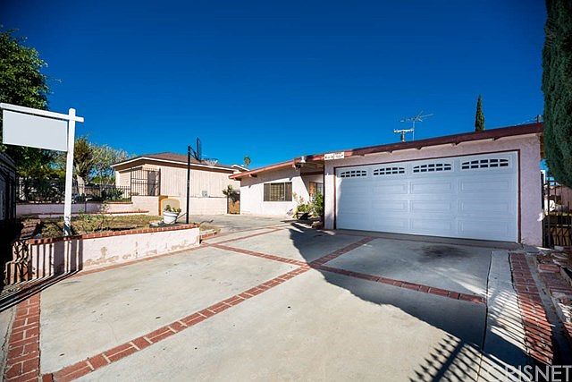 1st image of 11704 Pearwood Ave