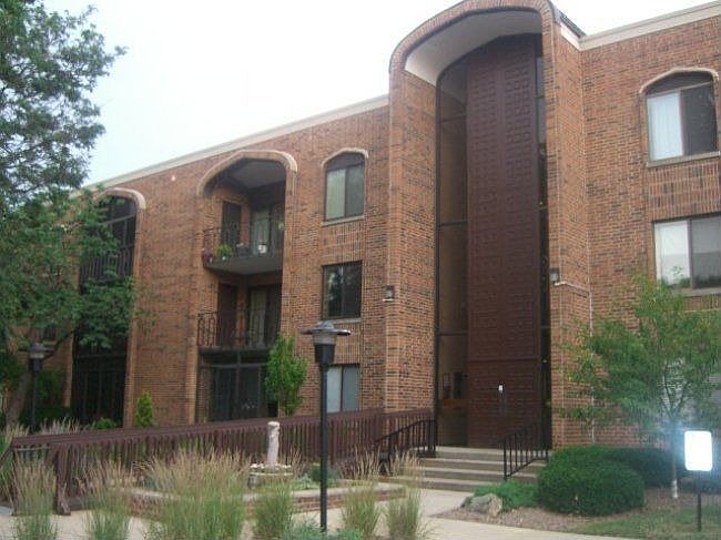 1st image of 325 S Yellowstone Dr APT 326
