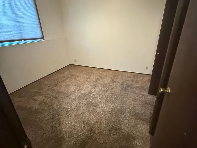 515 N Ash St — Photo 5