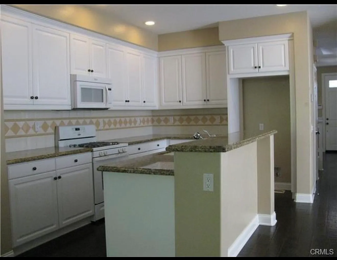 4 bed, 2.5 bath, 2300 sqft, $3,500 — Photo 2