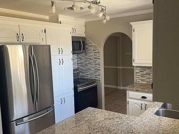 3rd image of 2116 Bonham Ave