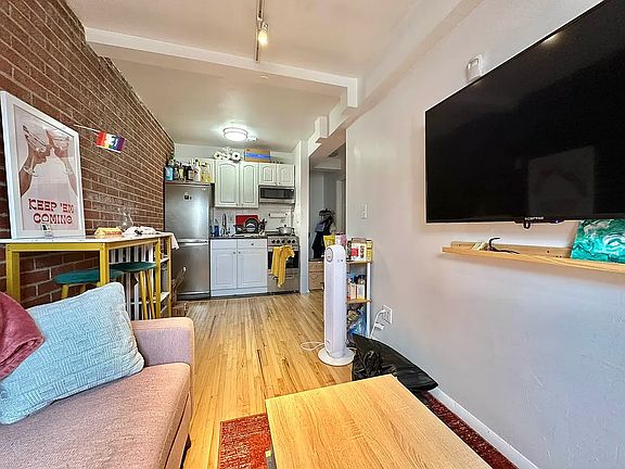 3rd image of 368 W 46th St APT 5R