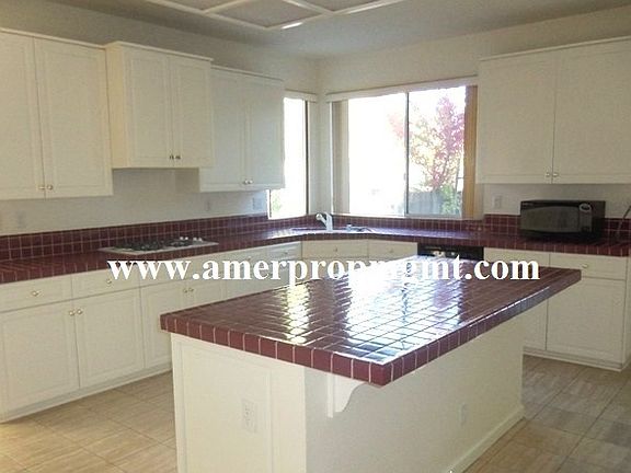 2nd image of 708 Dean Ct