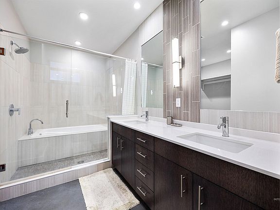 5th image of 119 S 10th St #306