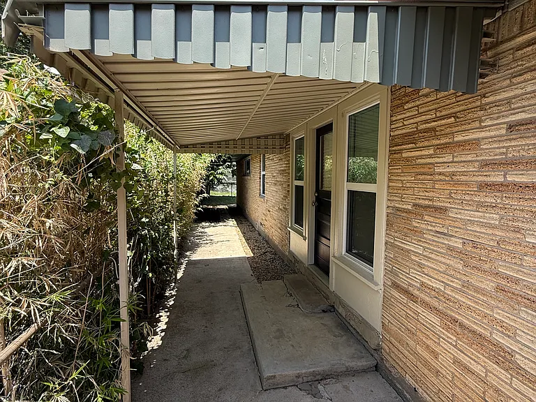 Back door with sirect access to fenced backyard