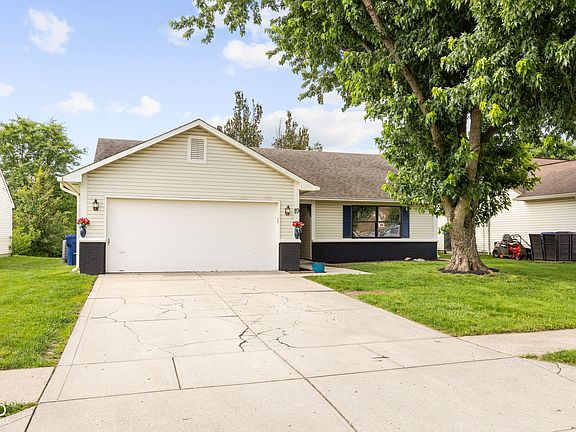 2nd image of 19 Lake Dr S