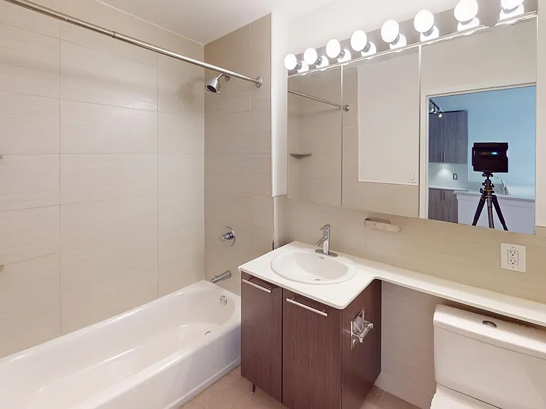 121 Reade St #E — Photo 8