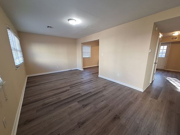 3rd image of 408 Savage Dr Unit A