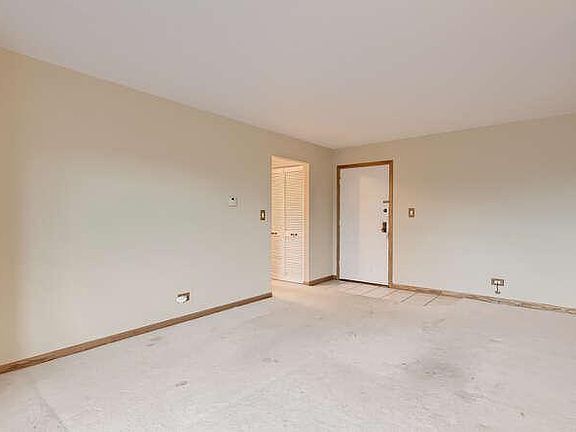 5th image of 1460 Fairlane Dr APT 306