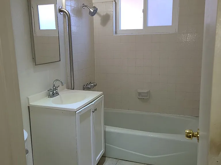 934 Emory St — Photo 8